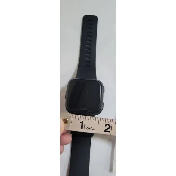 Fitbit Versa FB504 Smartwatch - Black with Charger Sm&Lg Original Black Wristban - Picture 6 of 6